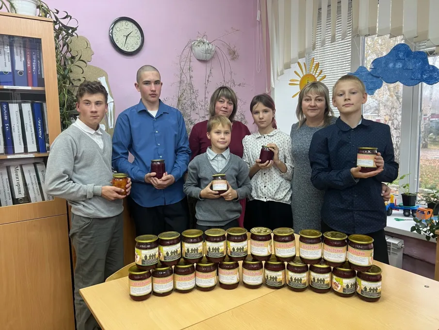 #Своих не бросаем#